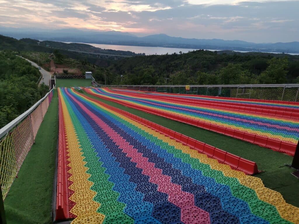 How to Install Rainbow Slide Rides for Your New Carnival Business
